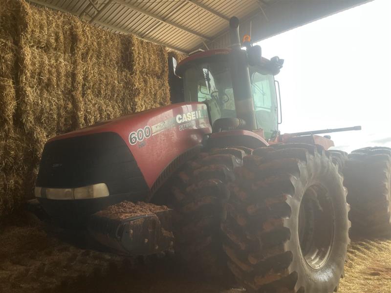 Photo 1. Case IH Steiger 600 tractor