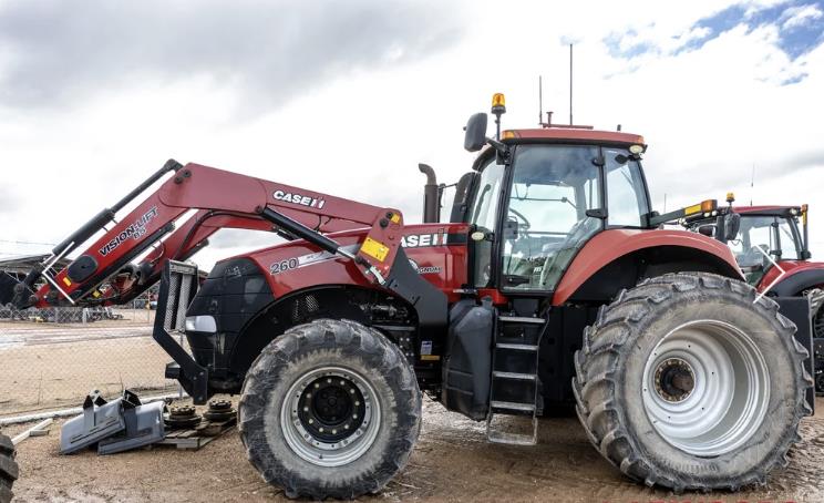Case IH Magnum 260 tractor