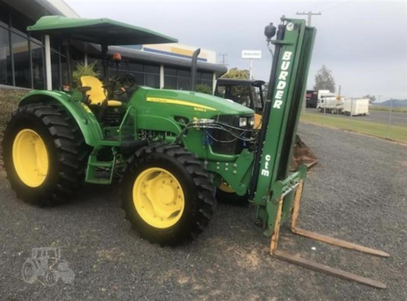 Photo 1. John Deere 5083E tractor