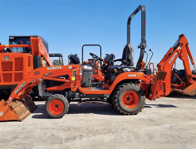 Kubota BX25SLB tractor