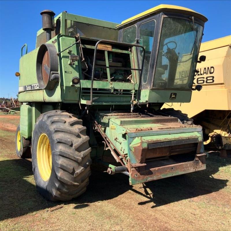 John Deere 7720 combine harvester