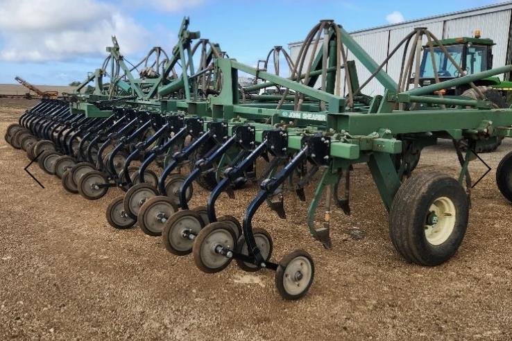 John Shearer 35ft hydraulic tyne bar & simplicity 9000I 2 bin tow behind airseeder