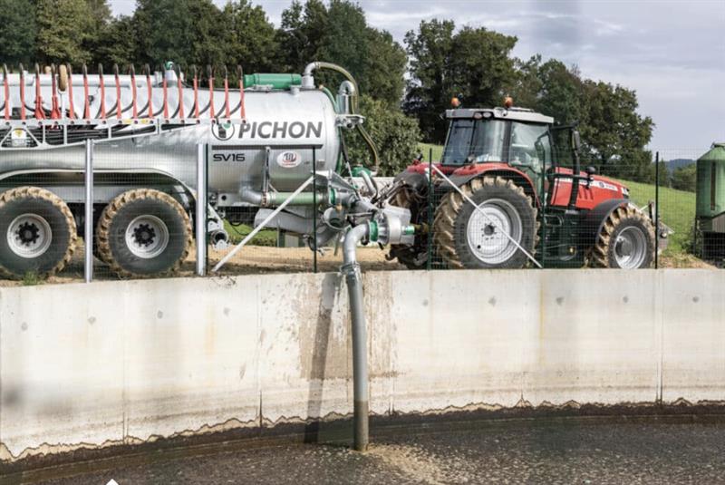 Pichon filling solution slurry tanker