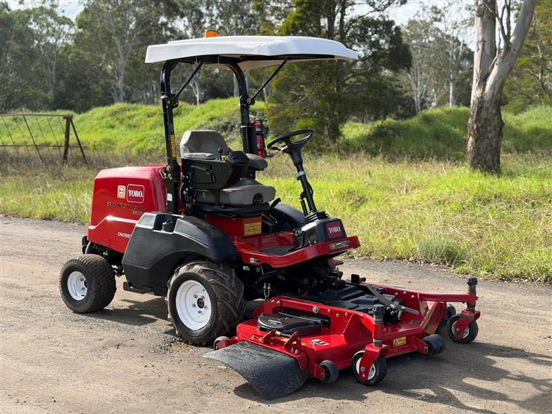 Toro 3200 diesel out front deck ride...