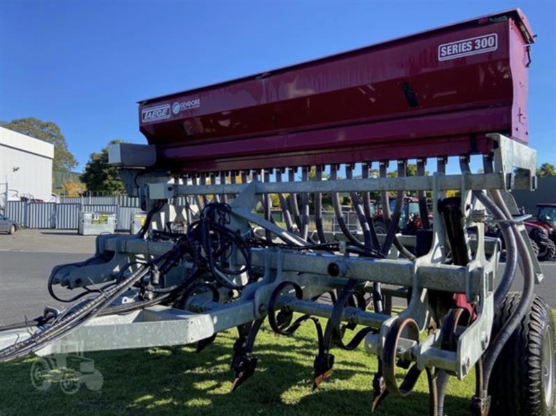 Taege Series 300 airseeder