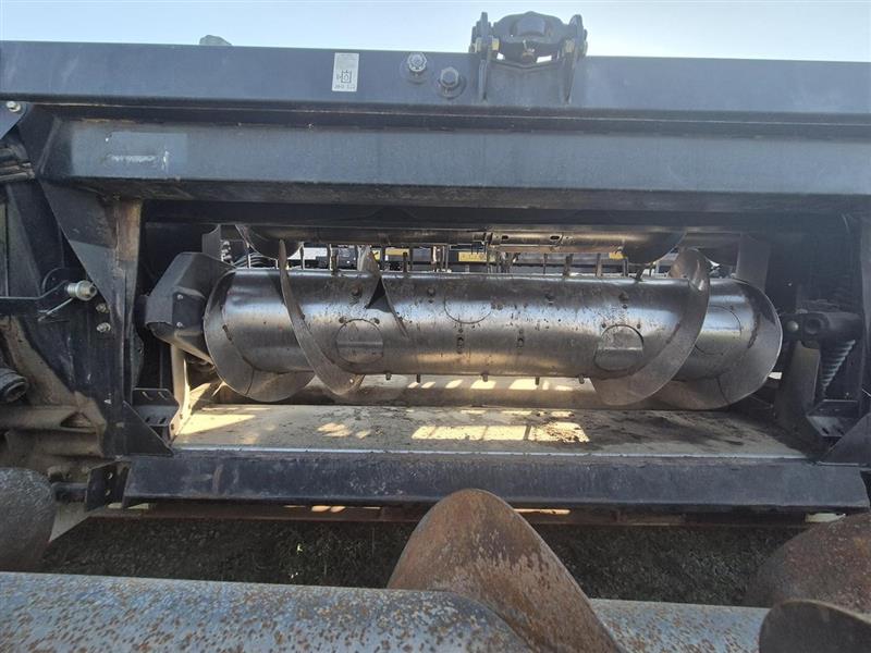 Macdon D65 harvester front