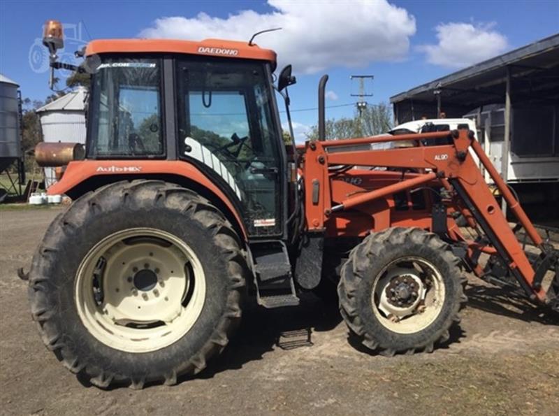 DaeDong DK35 tractor