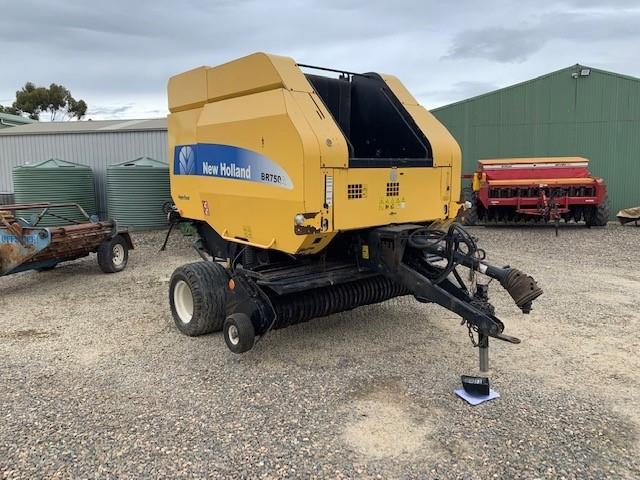 New Holland BR750A round baler