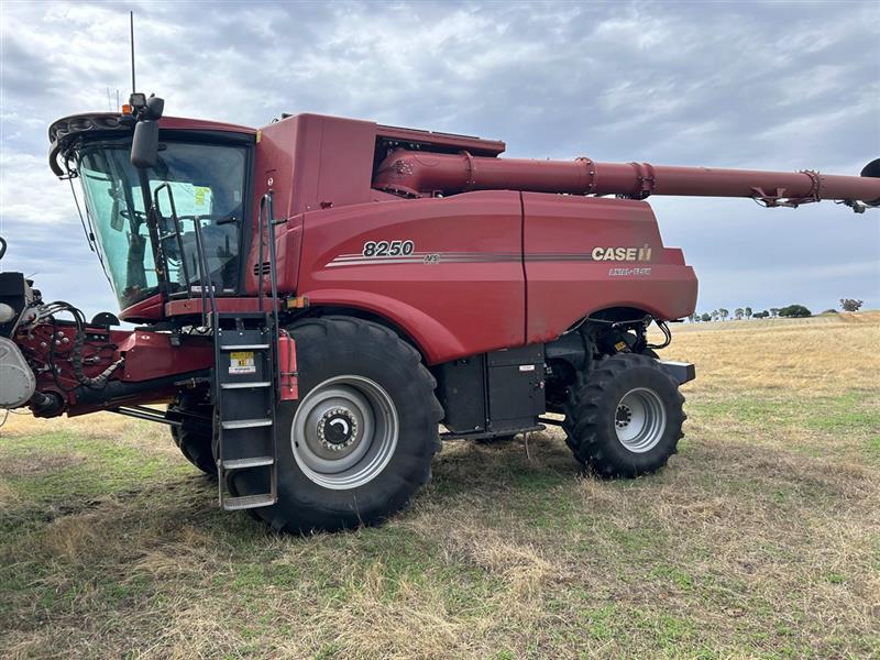 Case IH 8250 combine harvester