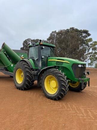 Photo 1. John Deere 7920 tractor