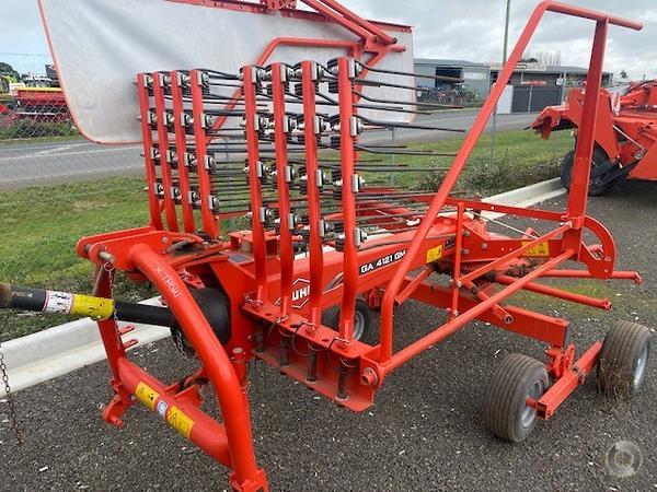 Photo 1. Kuhn GA 4121 rake