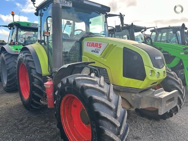 Photo 1. Claas Arion 430 tractor