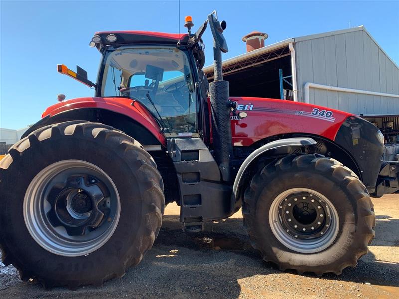 Case IH Magnum 340 tractor