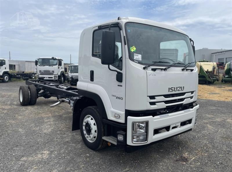 Photo 1. Isuzu FTR150-260 truck