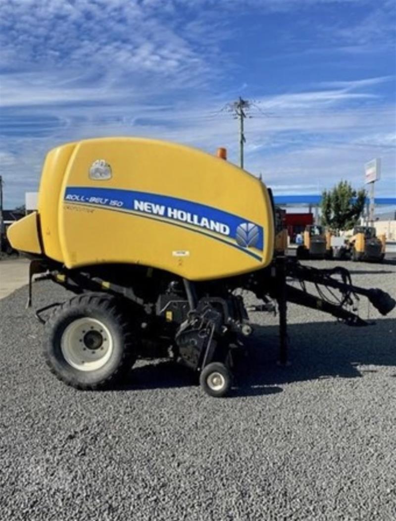 New Holland Roll-Belt 150 round baler