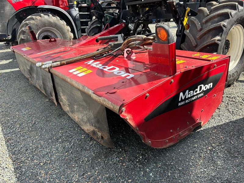 Macdon R85 mower conditioner