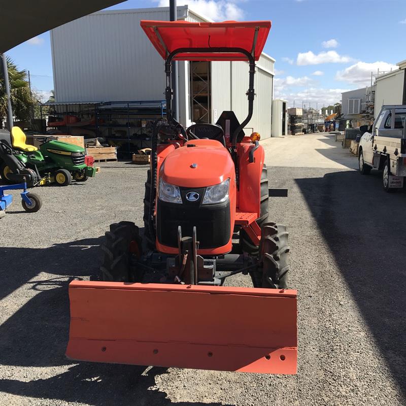 Kubota L3800 tractor, Tractors Kubota VIC Power Farming