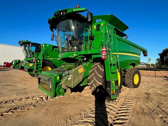 Photo 1. John Deere S760 combine harvester