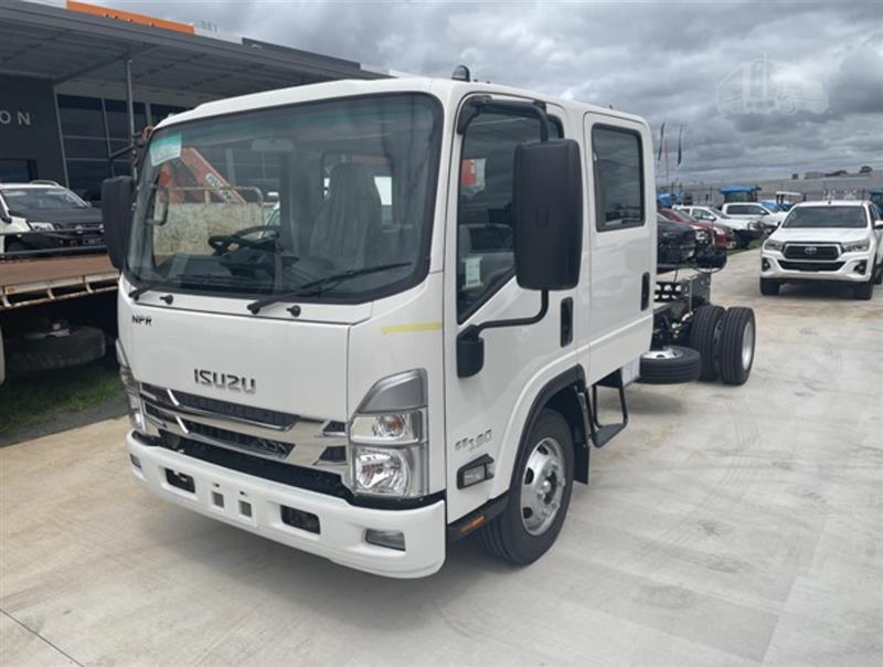 Photo 1. Isuzu NPR 65-190 truck