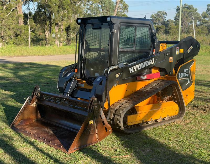 Hyundai HT100V skid steer loader