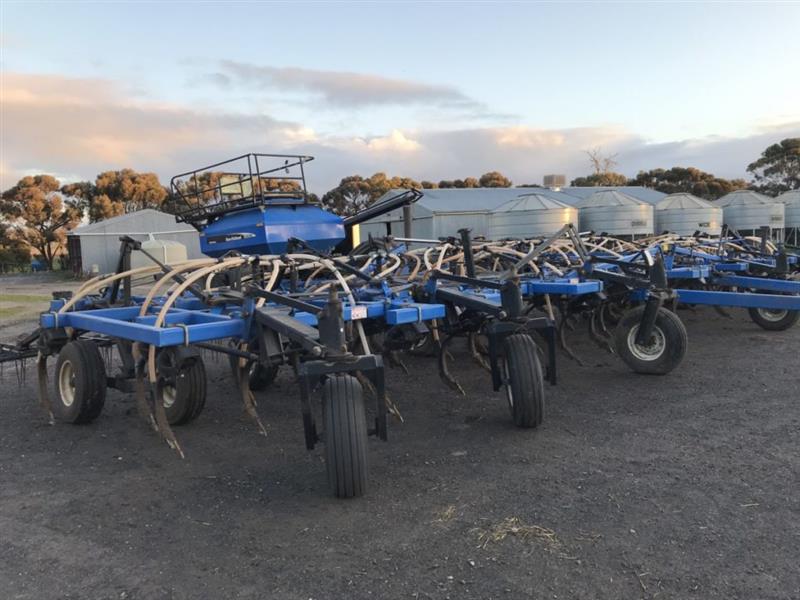 New Holland Flexicoil ST830 & SC180 airseeder, Seeding Tillage New