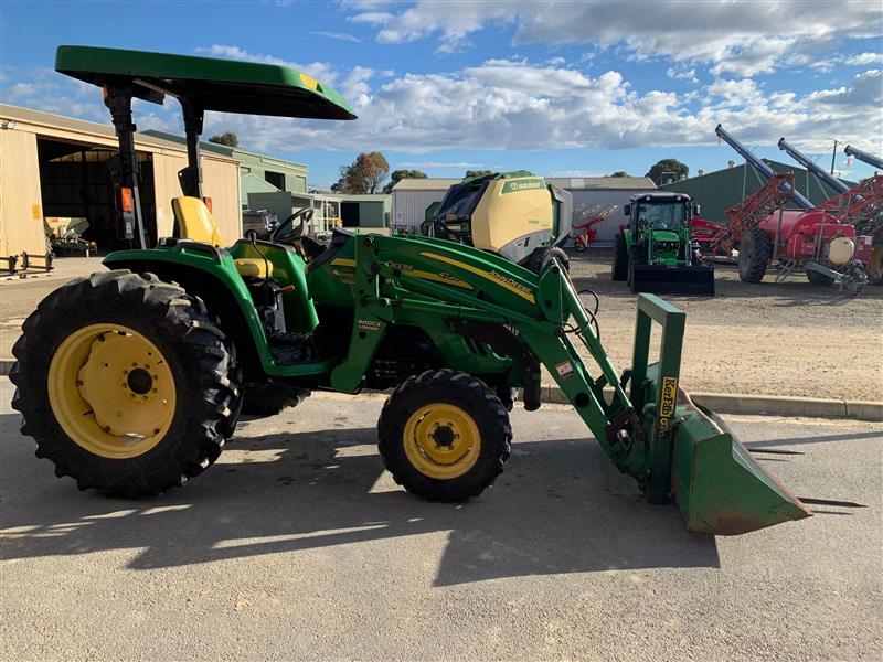 John Deere 4720 non cab tractor