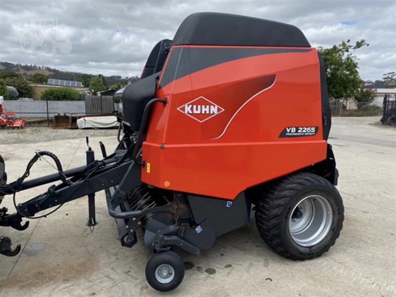 Kuhn VB2265 round baler