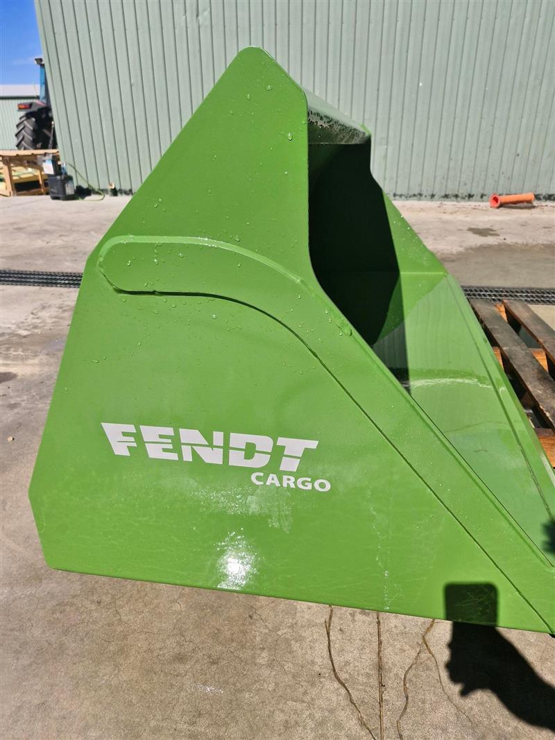 Fendt 2.4M bucket