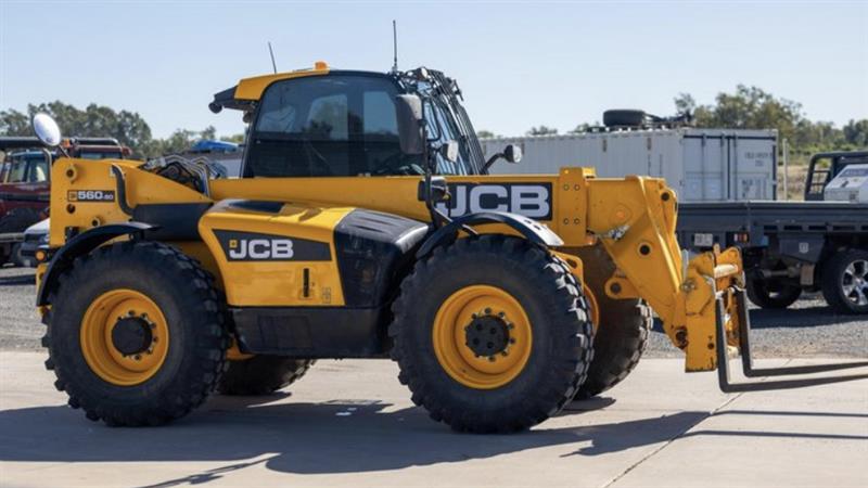 Photo 1. JCB 560-80 telehandler