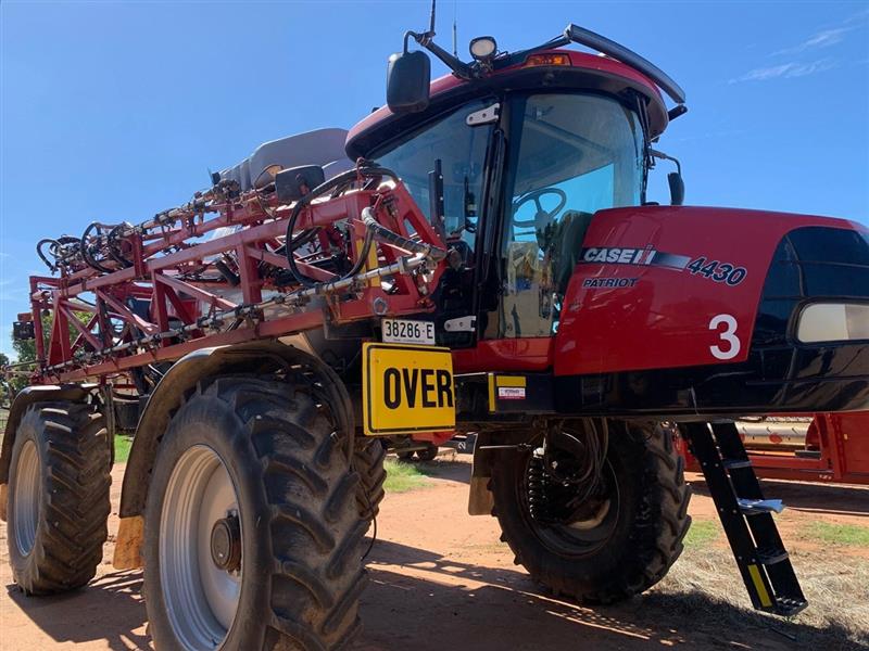 Photo 1. Case IH 4430 AIM command self propelled sprayer