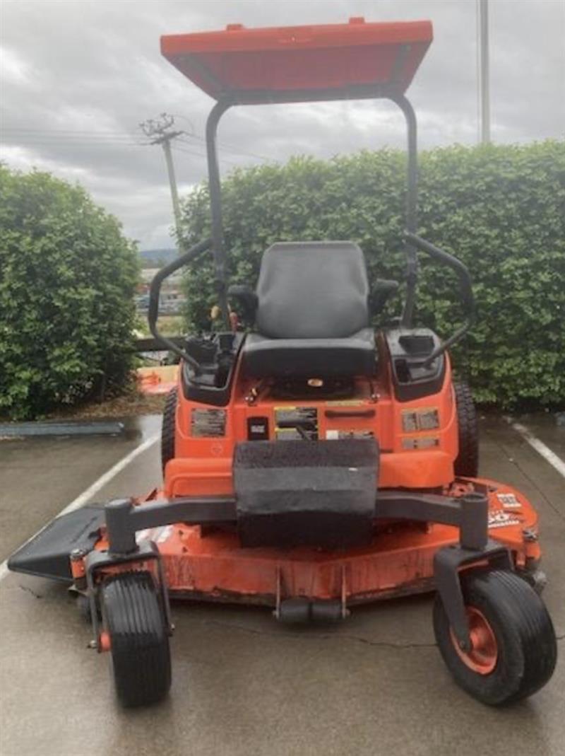 Kubota ZD331 zero turn mower