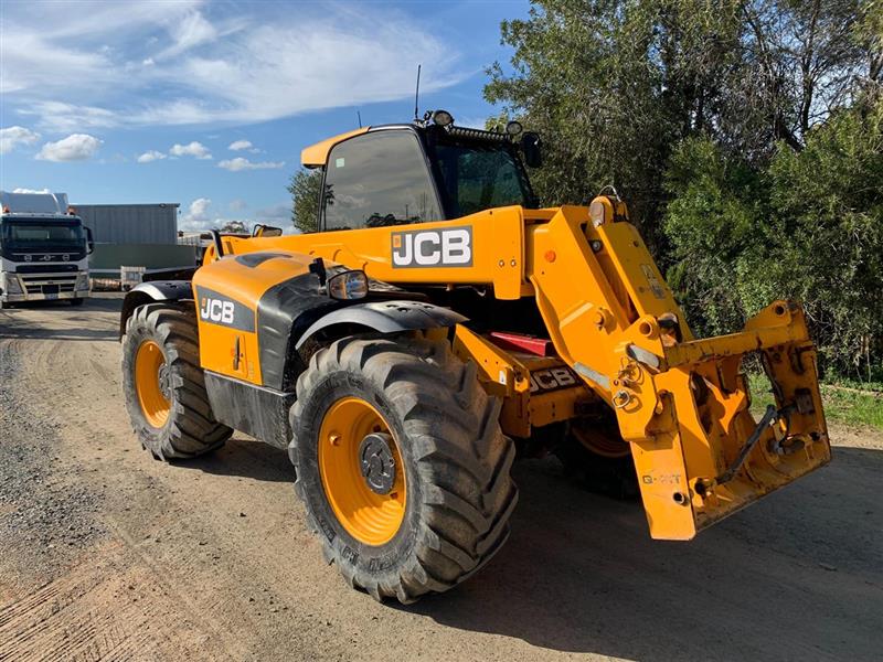 Photo 1. JCB Loadall 531-70 telehandler