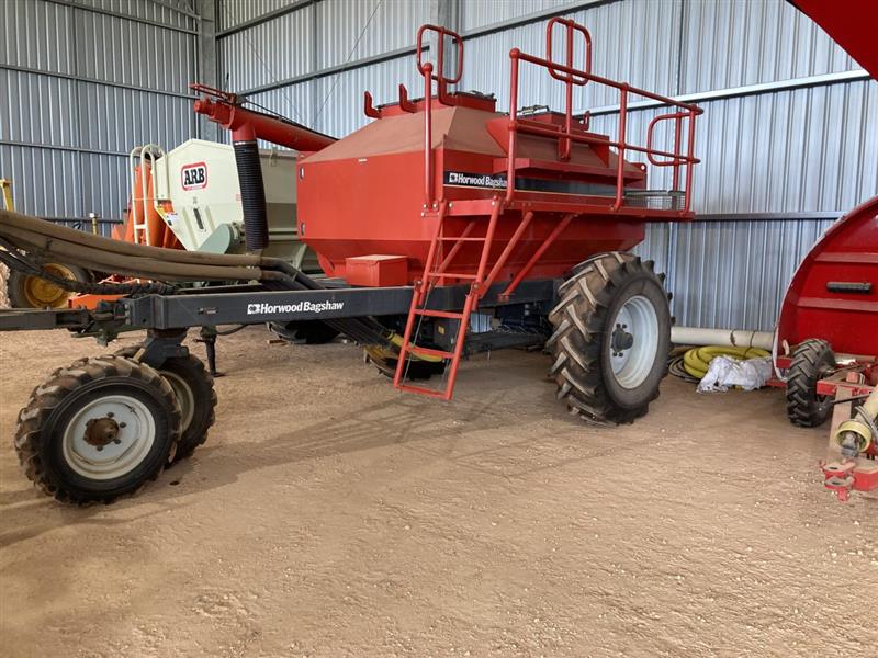 Photo 1. Horwood Bagshaw 6000 airseeder