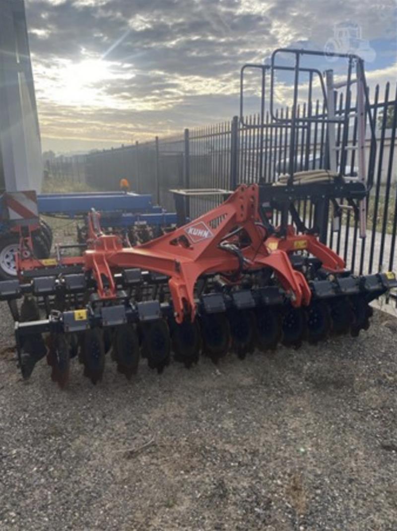 Kuhn Optimer+ 303 plough