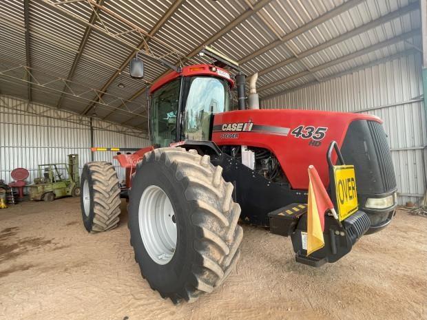 Case IH Steiger 435 tractor