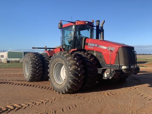 Photo 1. Case IH 435 Steiger tractor