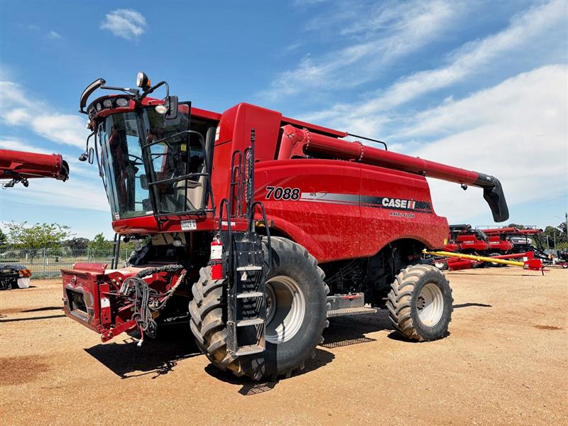 Case IH 7088 combine harvester