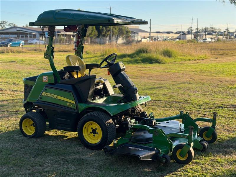 John Deere 1570 72inch 4wd commercial out front ride on diesel lawn mower