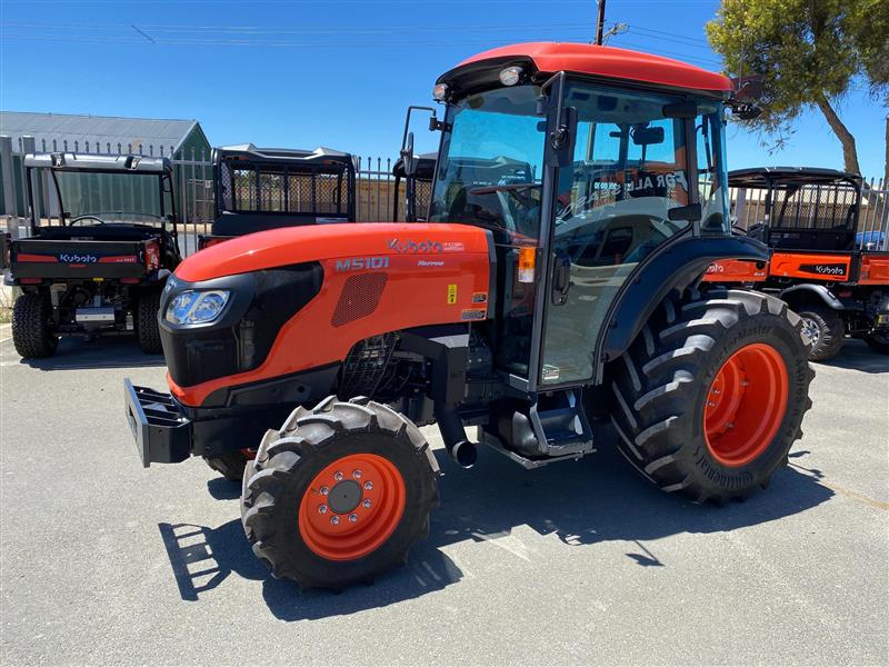 Kubota M5101DHCN-DS Cab tractor