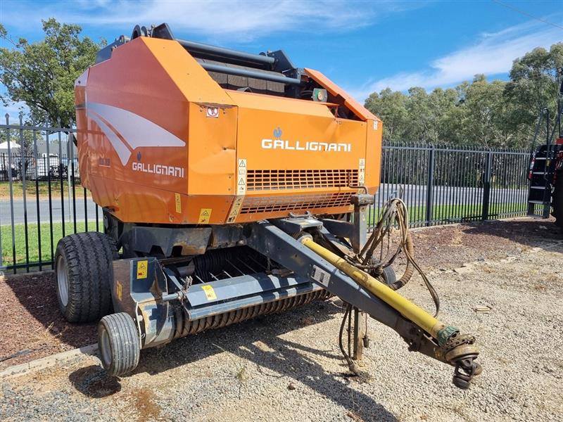 Gallignani GAV9 round baler