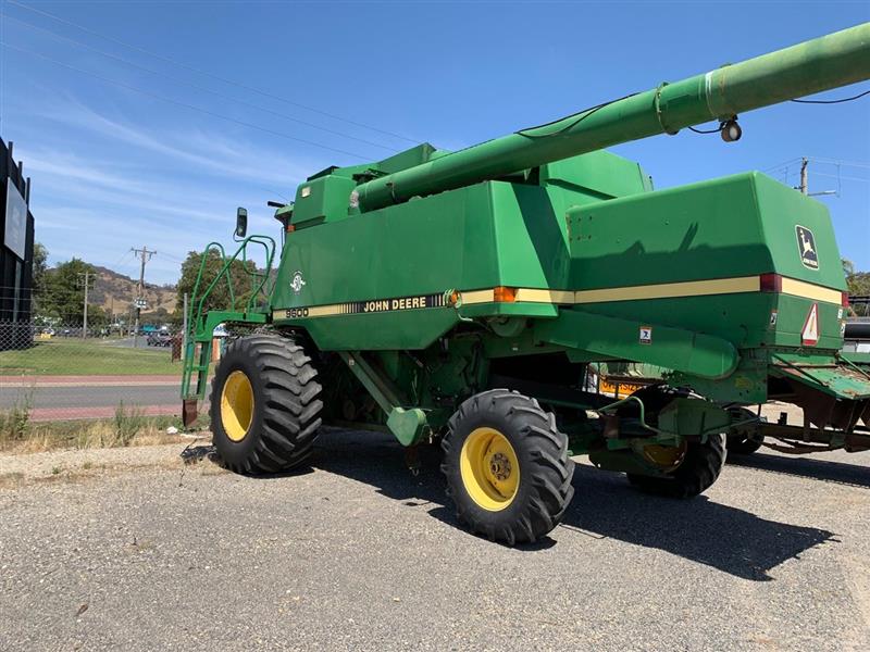 John Deere 9600 combine harvester