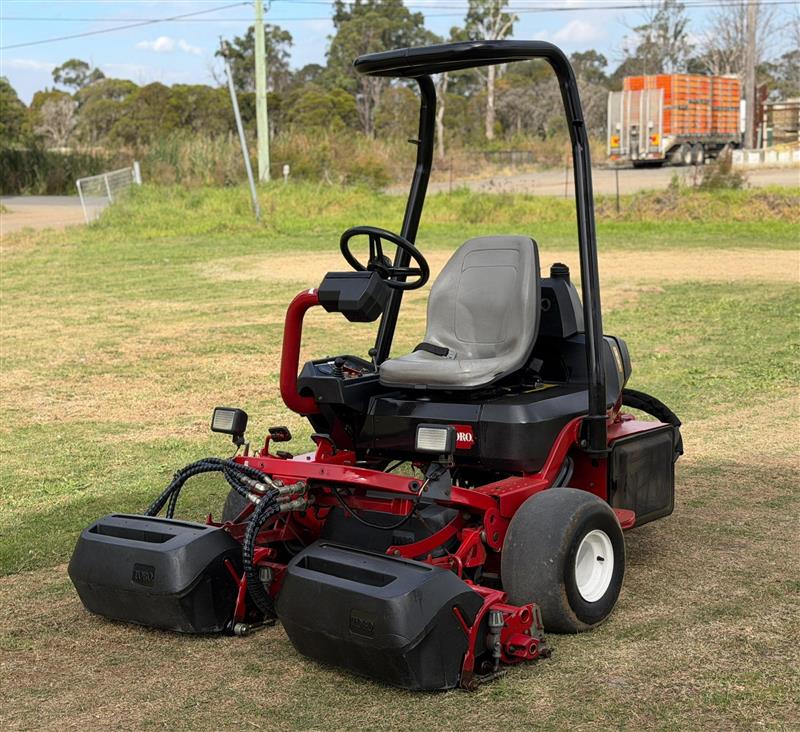 Toro Greensmaster 3250D diesel greens cylinder reel ride on lawn mower