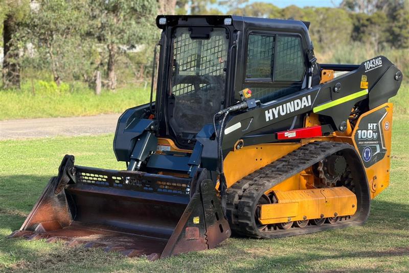 Hyundai HT100V skid steer loader