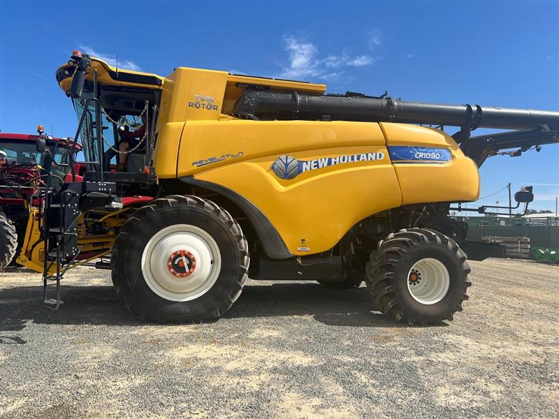 New Holland CR10.90 combine harvester