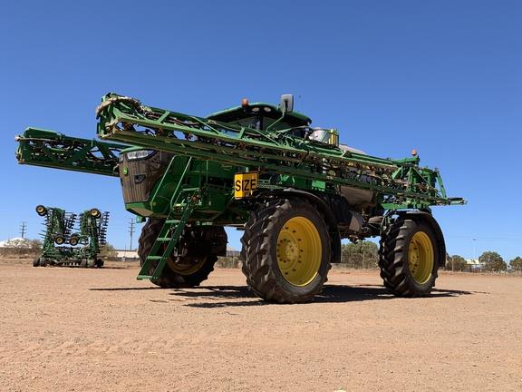 Photo 1. John Deere R4060 self propelled sprayer