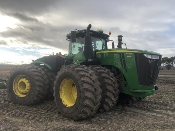 Photo 1. John Deere 9520R tractor