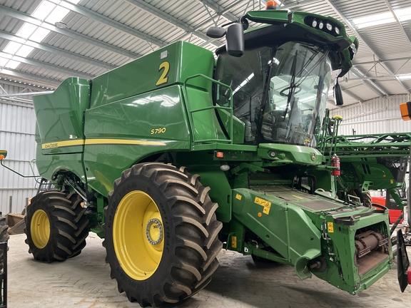 Photo 1. John Deere S790 combine harvester