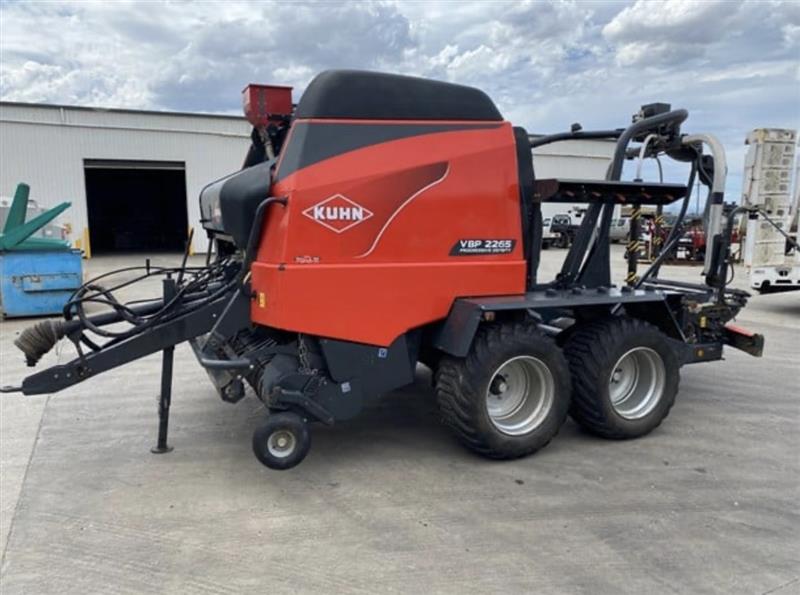 Kuhn VBP2265 round baler