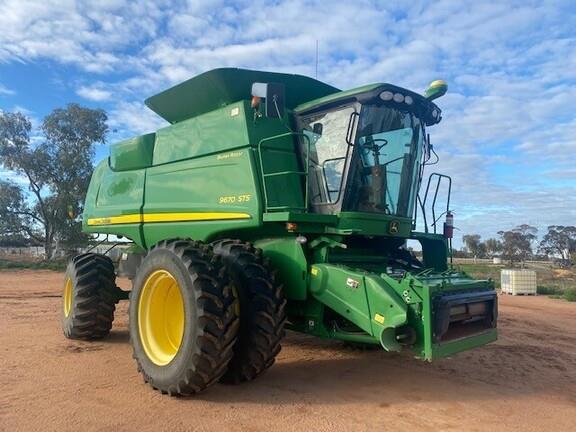 Photo 1. John Deere 9670 STS combine harvester