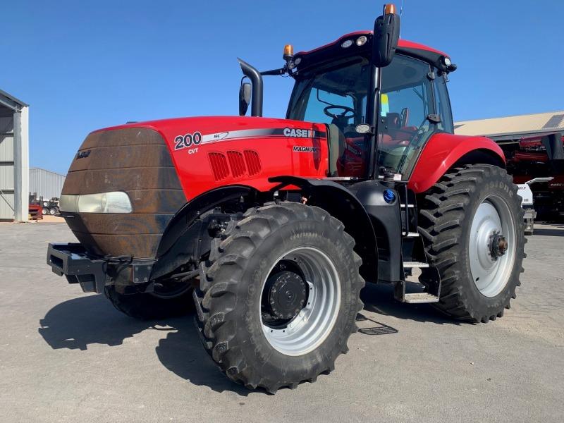 Photo 1. Case IH Magnum 200 CVT tractor